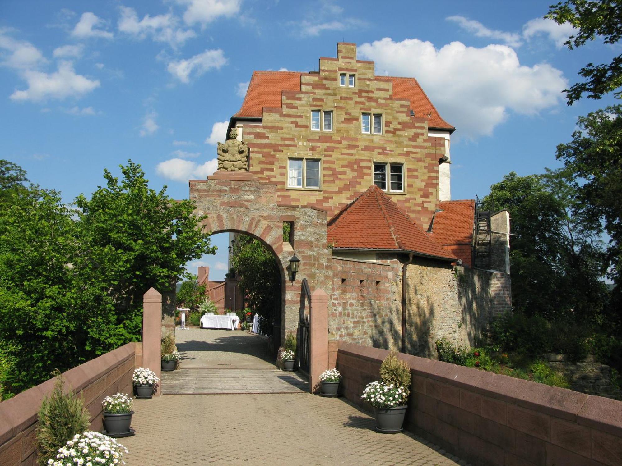 Eventlocation & Hotel Schloss Neuburg Obrigheim ภายนอก รูปภาพ
