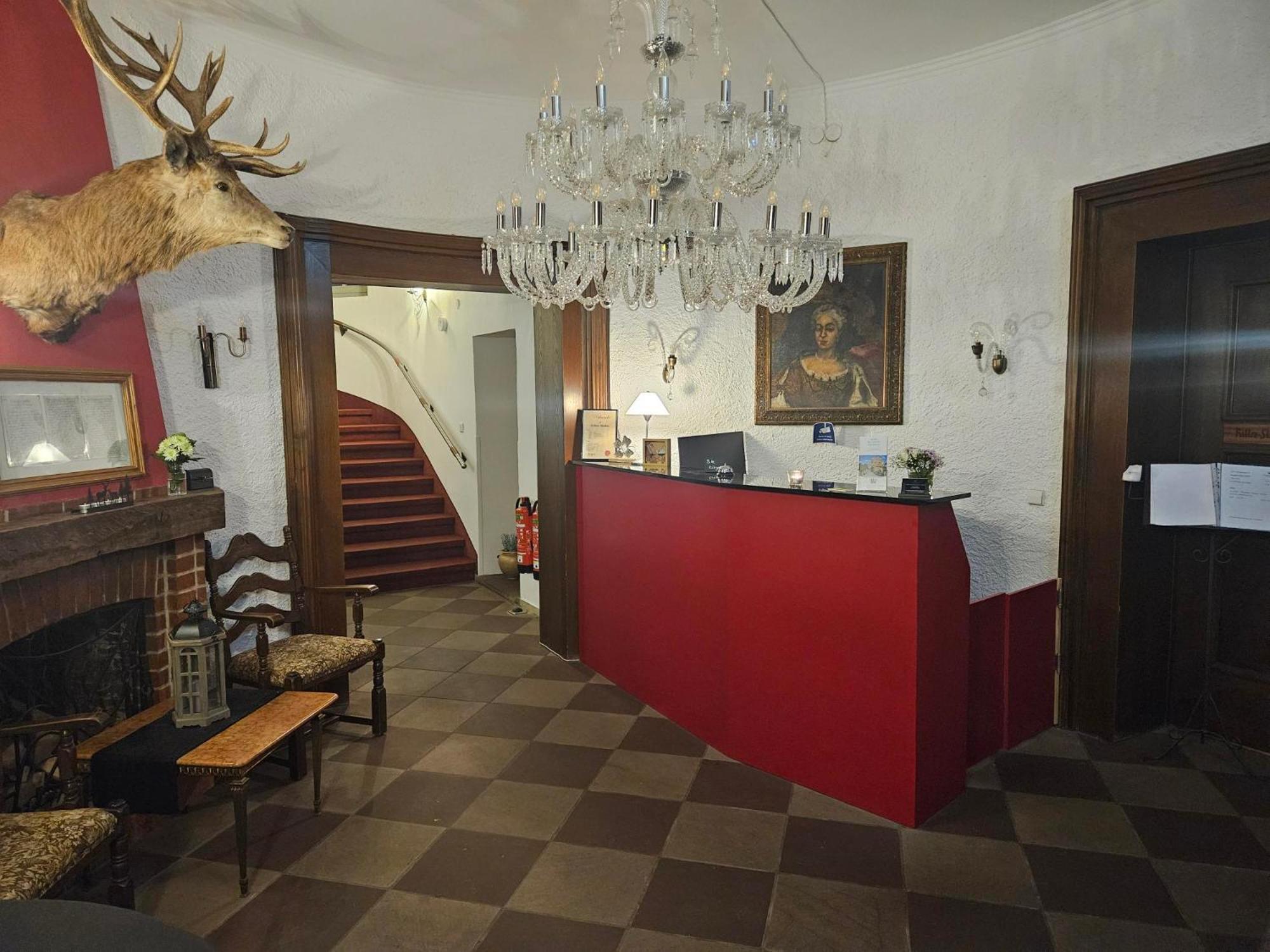 Eventlocation & Hotel Schloss Neuburg Obrigheim ภายนอก รูปภาพ
